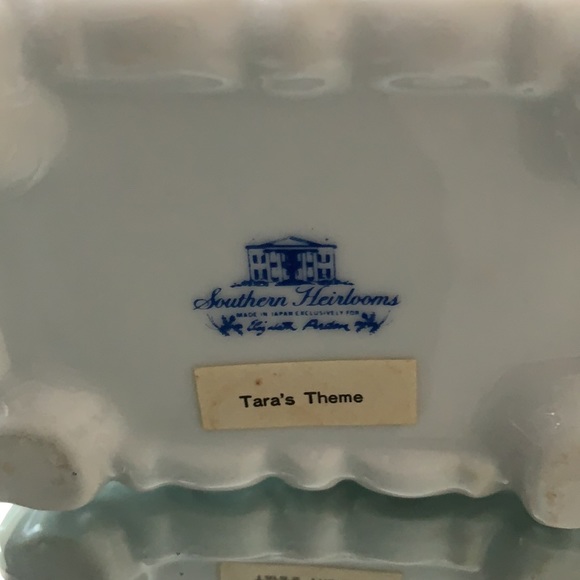 Southern Heirloom music box, Elizabeth Arden - Picture 7 of 8